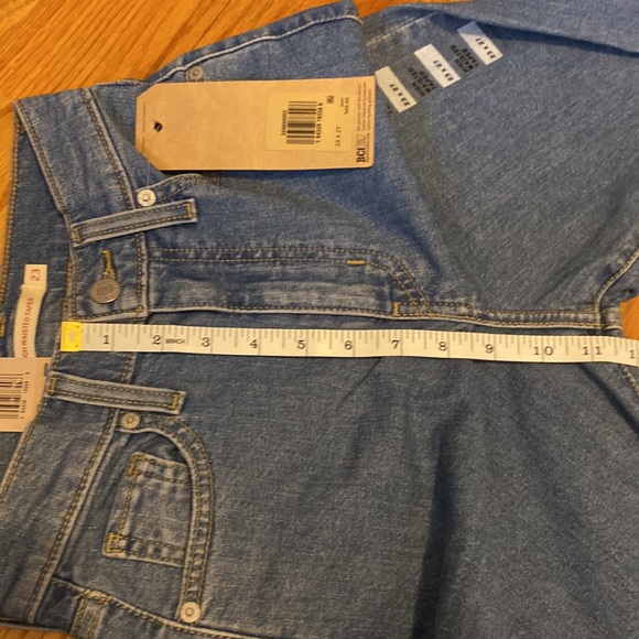 NWT Levi’s High Waisted Tapered Jeans in FYI in Size 23 x 27 - Picture 10 of 16